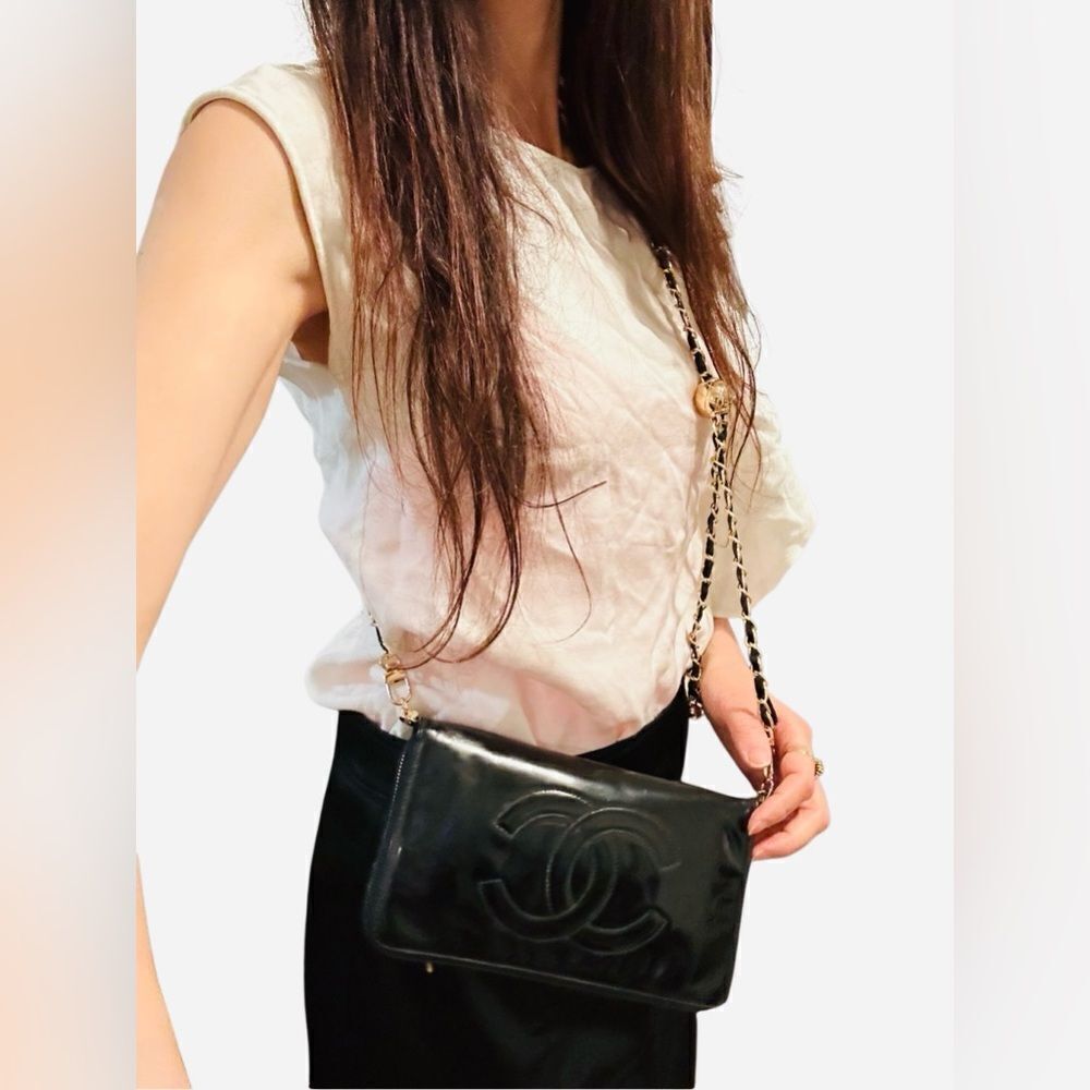 Chanel large zip around wallet added a chain - Picture 3 of 13